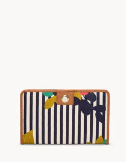 28 Shelter Cove Snap Wallet