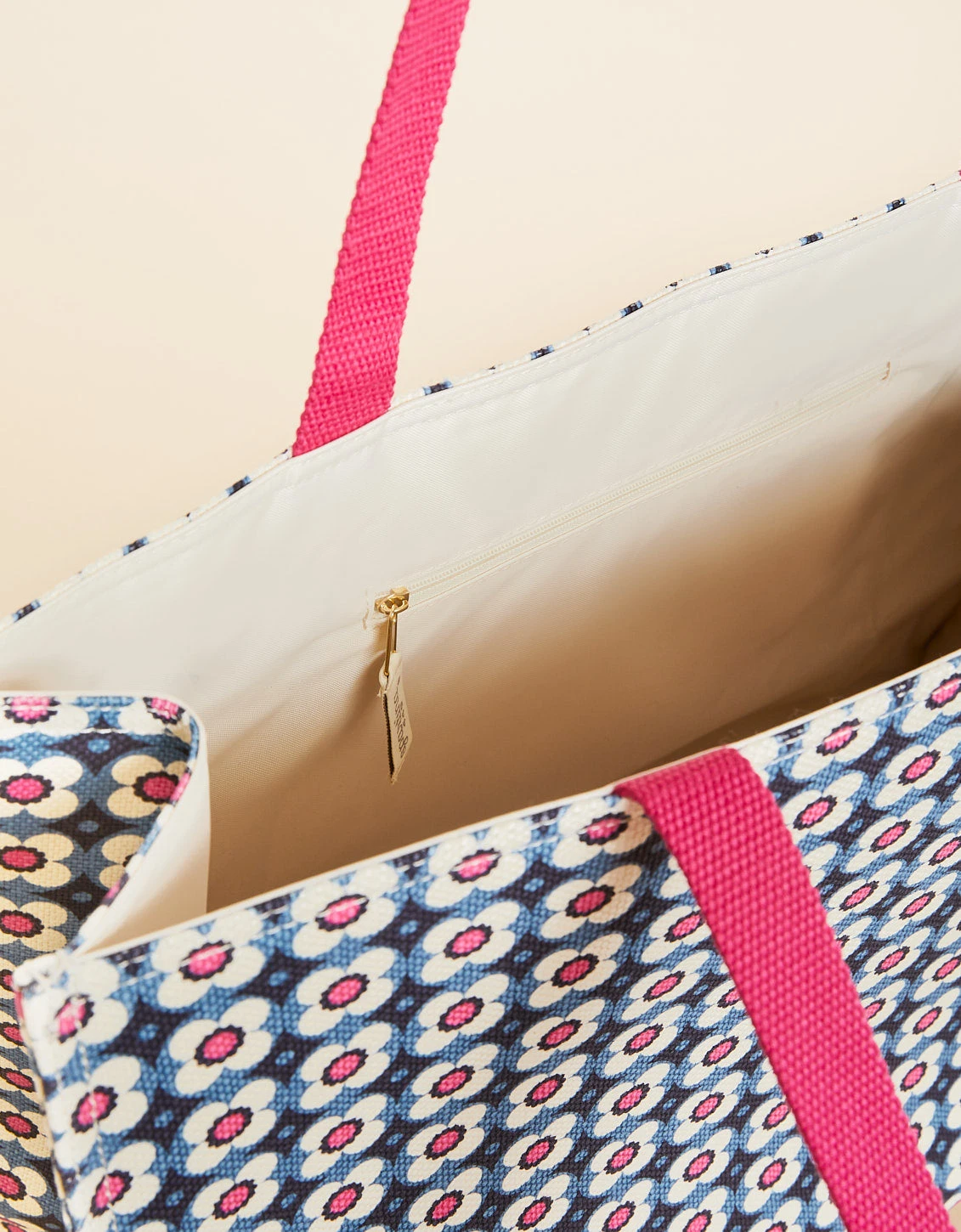 32 Calhoun Large Market Tote 2 32 Calhoun Large Market Tote - Image 2