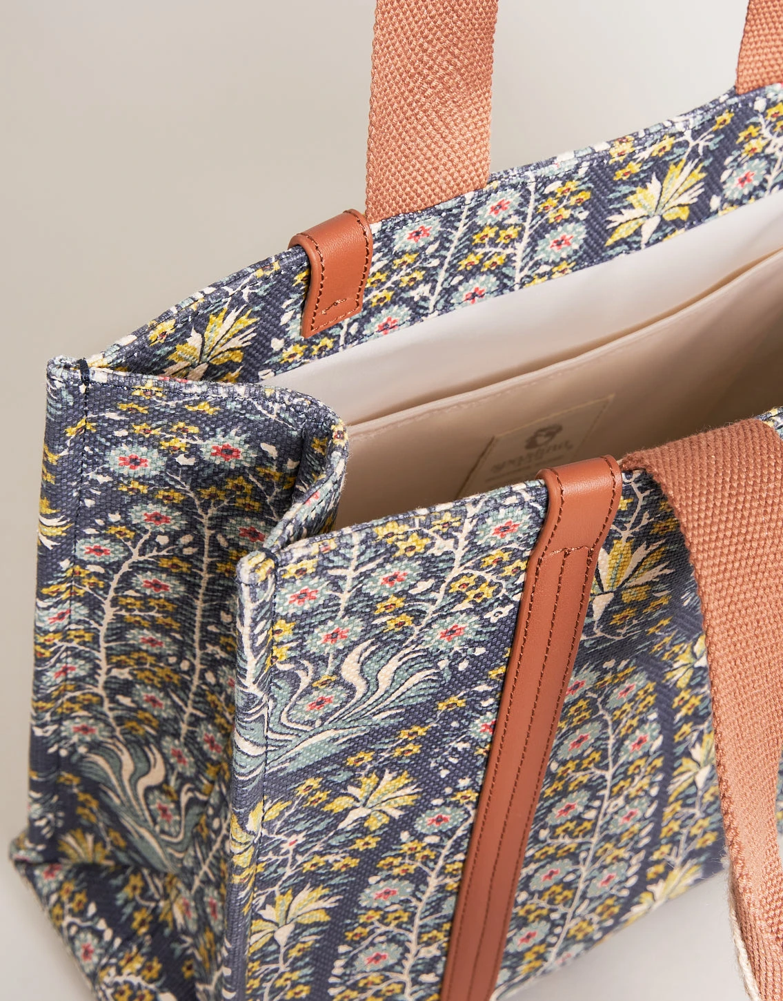 Iris Tote Jones Hundred 3 Iris Tote Jones Hundred - Image 3