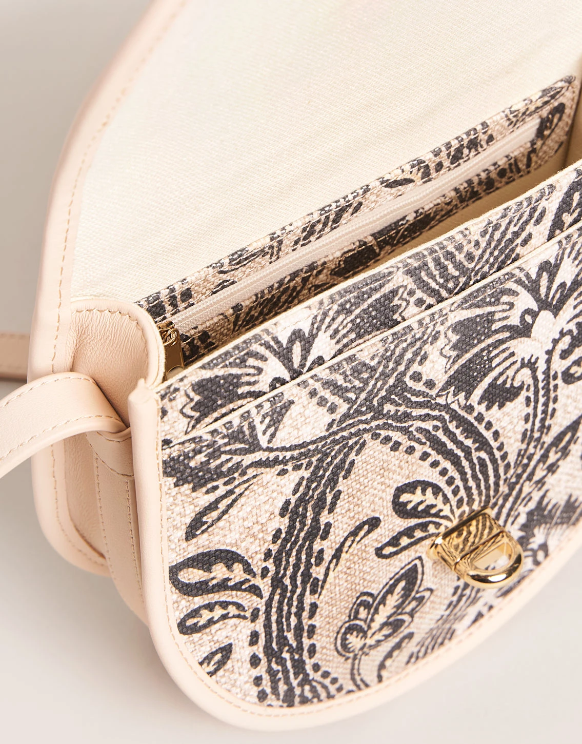 Cassidy Crossbody Bellinger 3 Cassidy Crossbody Bellinger - Image 3