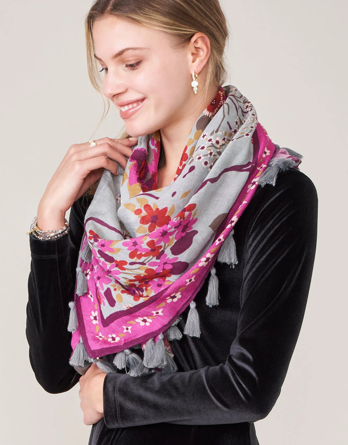 Square Scarf White Hall Blossom Limestone 2 Square Scarf White Hall Blossom Limestone - Image 2