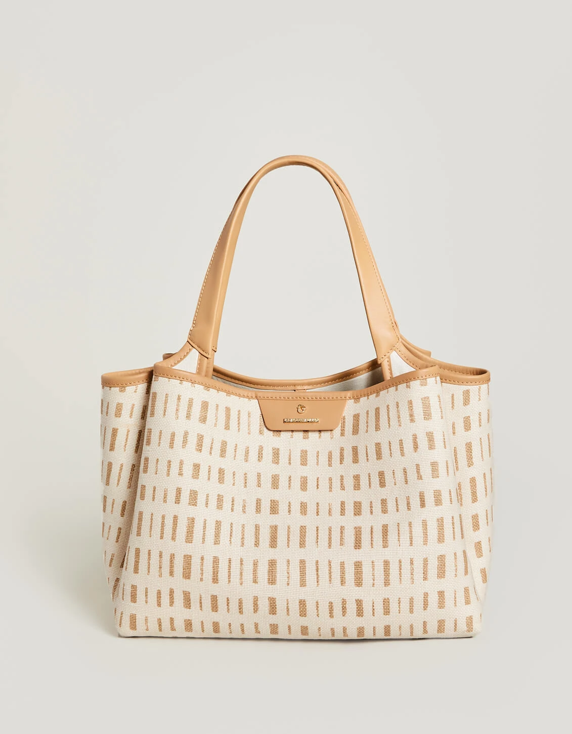 Isla Tote Parade 1 Isla Tote Parade