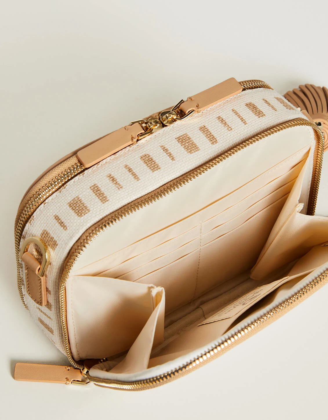 Meryl Crossbody Parade 4 Meryl Crossbody Parade - Image 4