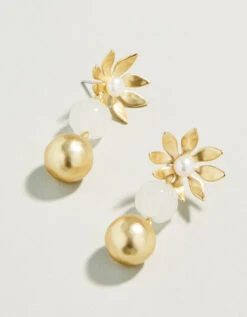 Chestnut Earrings White