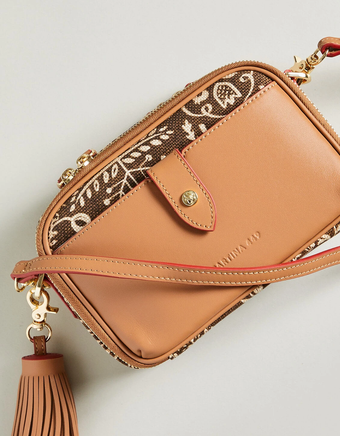 Meryl Phone Crossbody 1859 Lighthouse 3 Meryl Phone Crossbody 1859 Lighthouse - Image 3