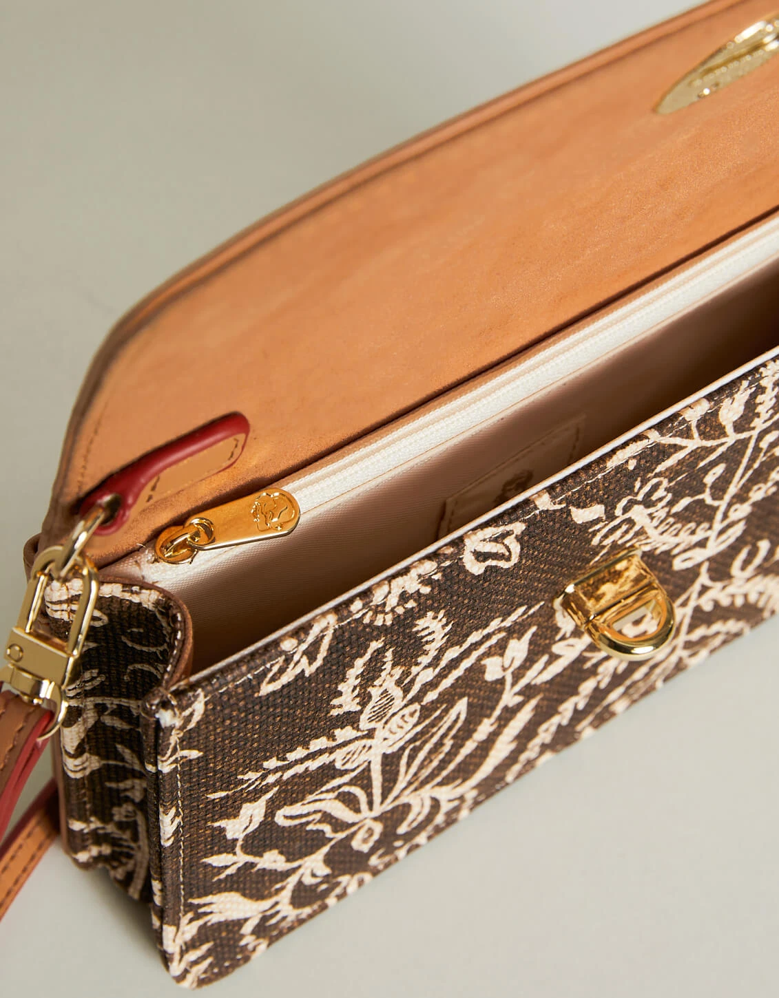 Simone Phone Crossbody 1859 Lighthouse 3 Simone Phone Crossbody 1859 Lighthouse - Image 3