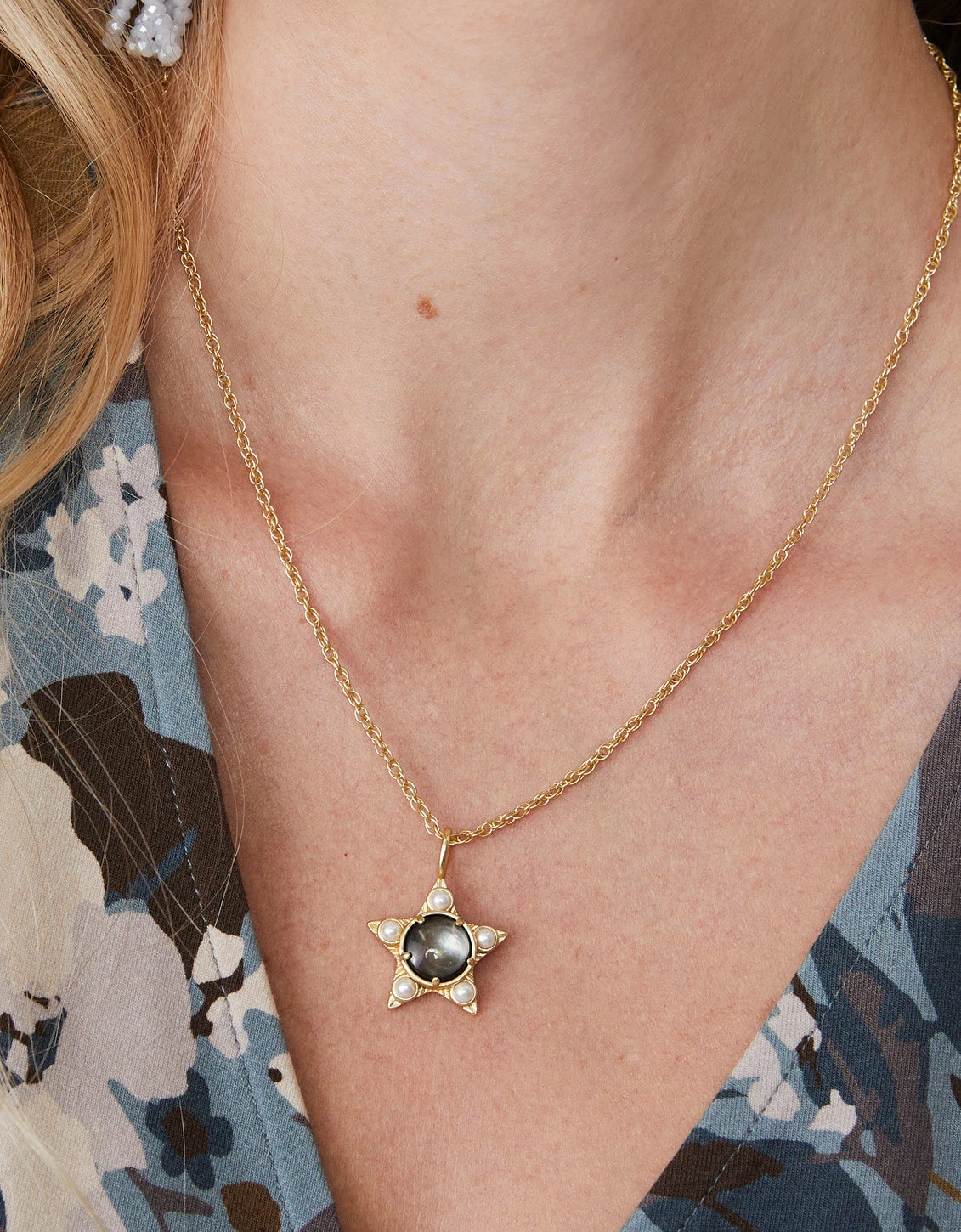 Star Necklace 18" Grey Mother-of-Pearl 2 Star Necklace 18" Grey Mother-of-Pearl - Image 2