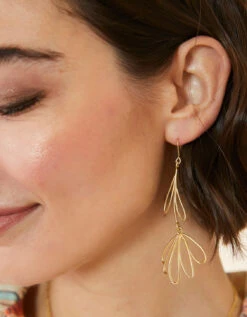 Dippy Daisy Earrings Gold
