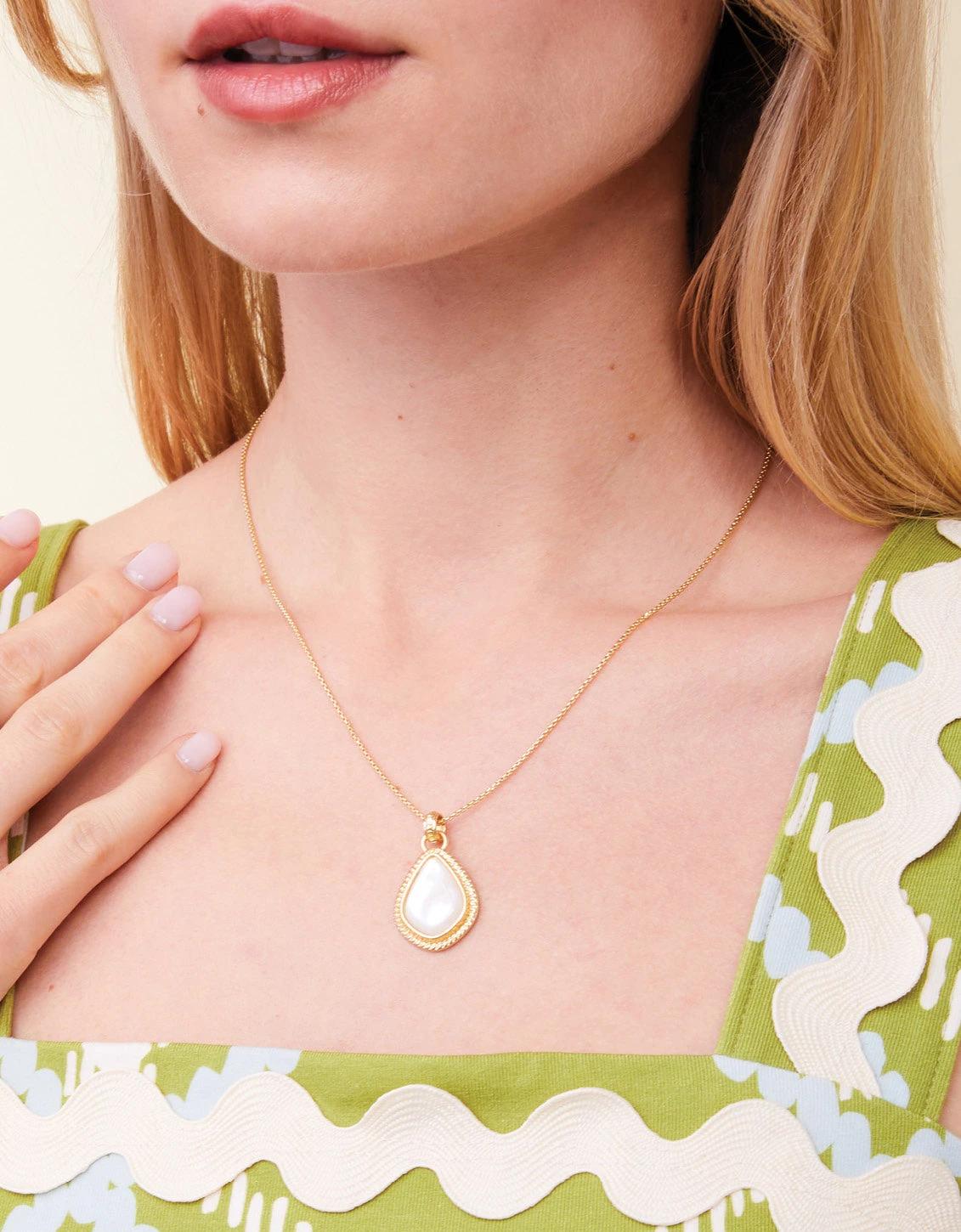 Enclave Petite Necklace 18" Mother-of-Pearl 2 Enclave Petite Necklace 18" Mother-of-Pearl - Image 2