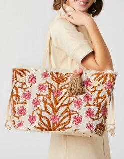 Jetsetter Tote Pepper Hall Woodblock Floral -Spartina Store 490587m