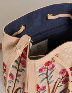 Natalie Drawstring Crossbody Oyster Factory Floral Sprigs 7 Natalie Drawstring Crossbody Oyster Factory Floral Sprigs -Spartina Store 490808c