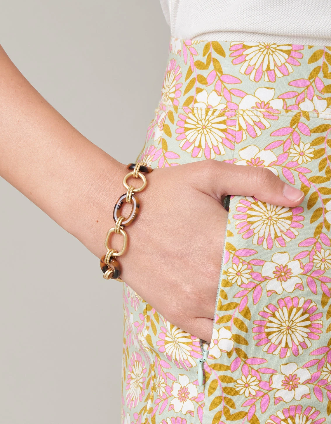 Harbor Resin Chain Bracelet Tortoise 2 Harbor Resin Chain Bracelet Tortoise - Image 2