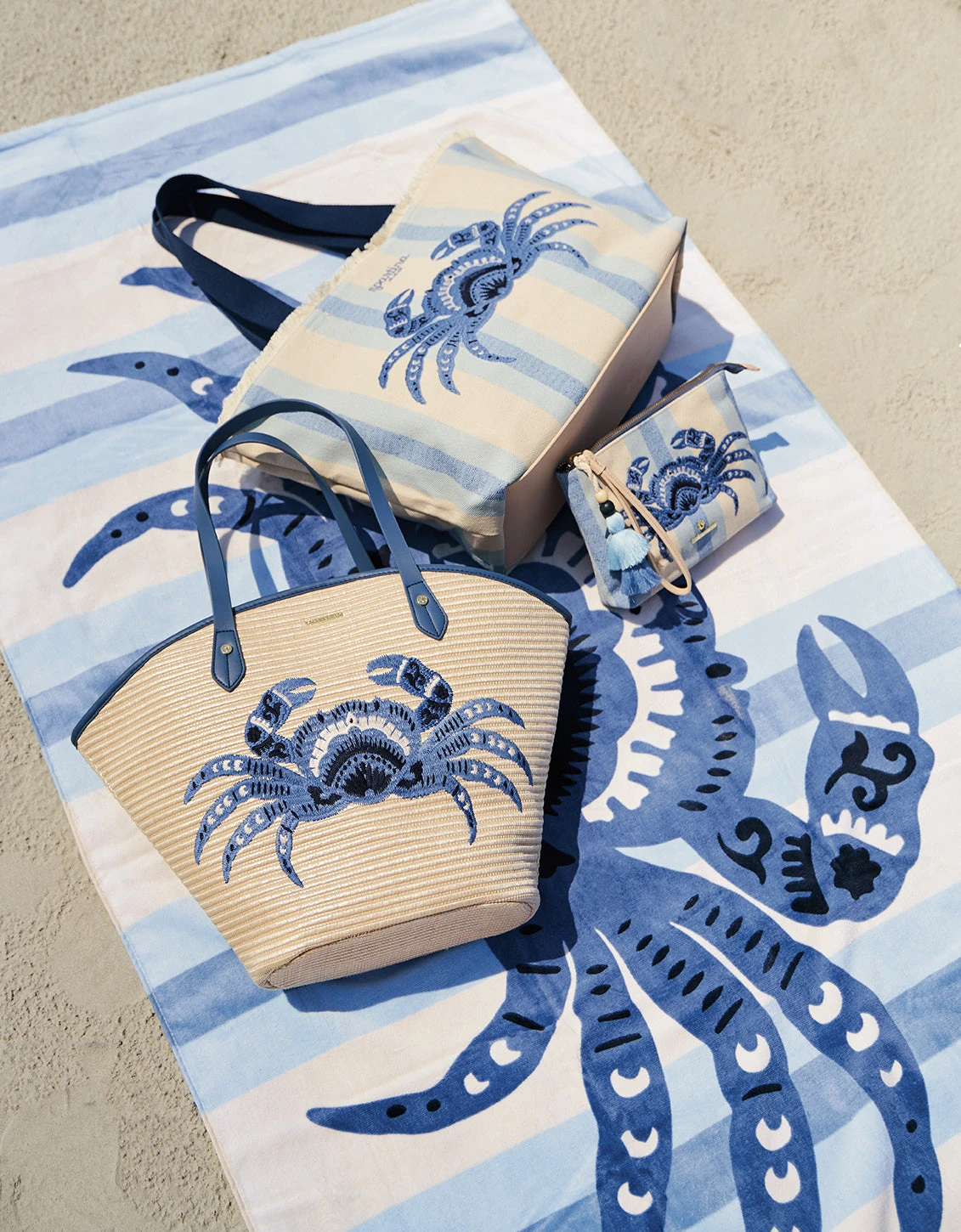 Straw Beach Tote Blue Crab 3 Straw Beach Tote Blue Crab - Image 3