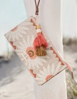 East West Wristlet Callawassie Palmetto 11 East West Wristlet Callawassie Palmetto -Spartina Store 966412 039b7138 1cf8 4397 9bbf c8a936de9c94