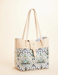 Olivia Tote Hamilton Rug Print