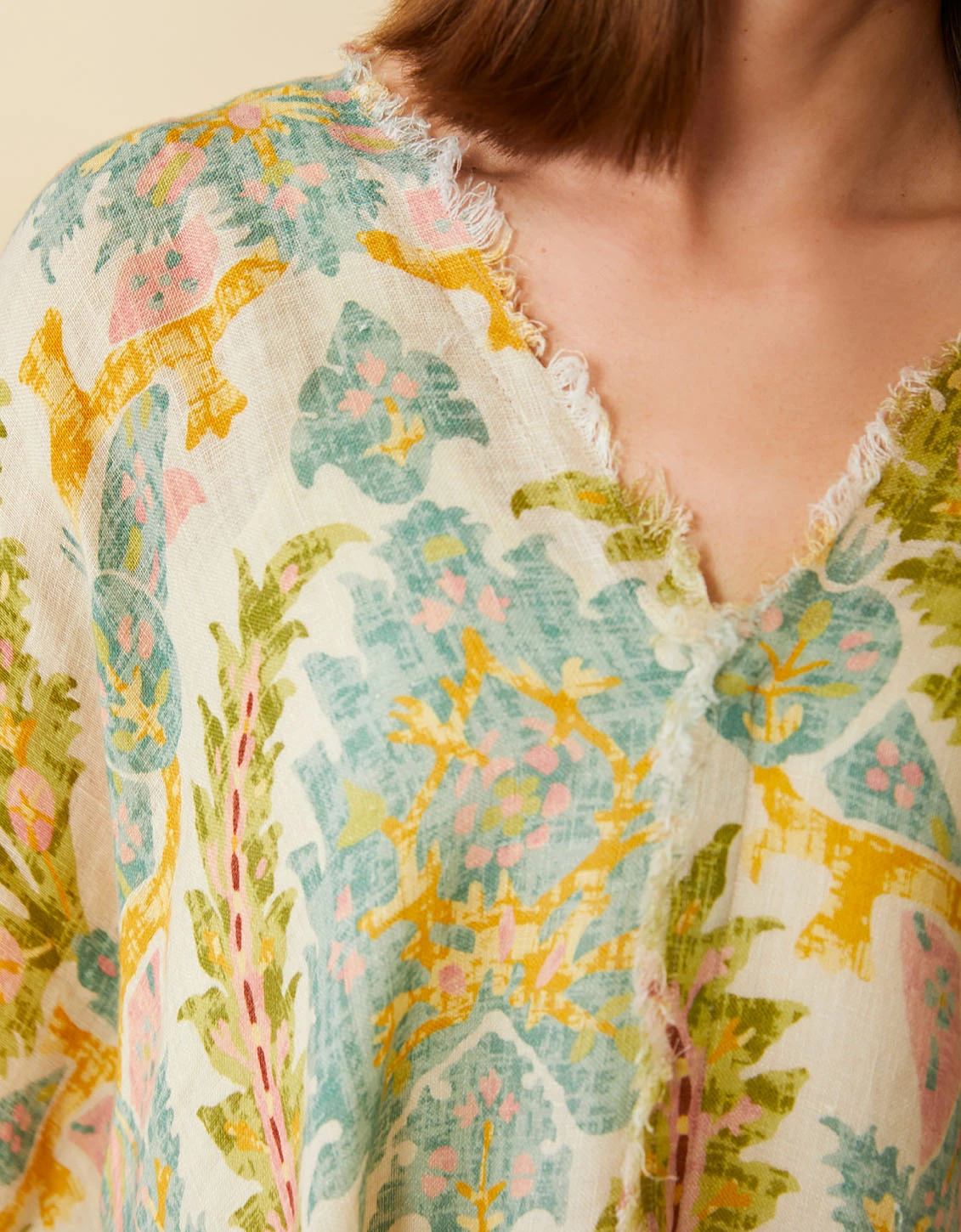 Rynn Linen Poncho Sugar Mill Damask Flax 4 Rynn Linen Poncho Sugar Mill Damask Flax - Image 4