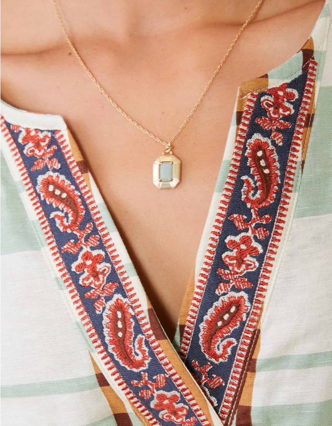 Chateau Necklace 18" Frosty Green 4 Chateau Necklace 18" Frosty Green - Image 4