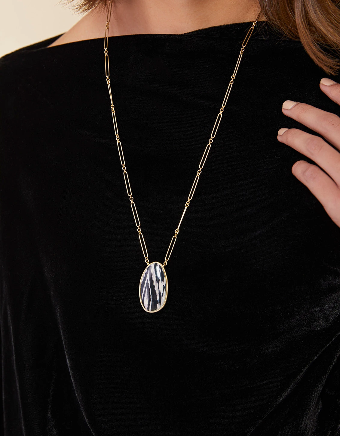 Satulah Necklace 28" Black 2 Satulah Necklace 28" Black - Image 2